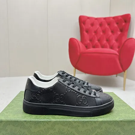 グッチ カジュアルシューズ