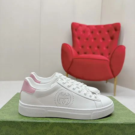 グッチ カジュアルシューズ