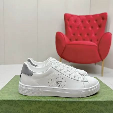 グッチ カジュアルシューズ