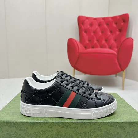 グッチ カジュアルシューズ