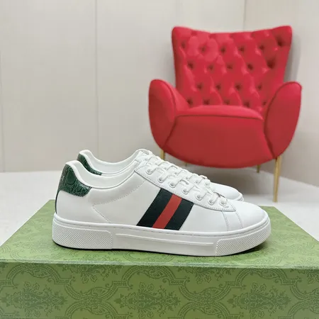 グッチ カジュアルシューズ