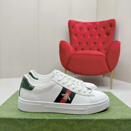 グッチ カジュアルシューズ