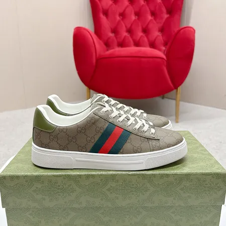 グッチ カジュアルシューズ