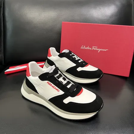 フェラガモ カジュアルシューズ