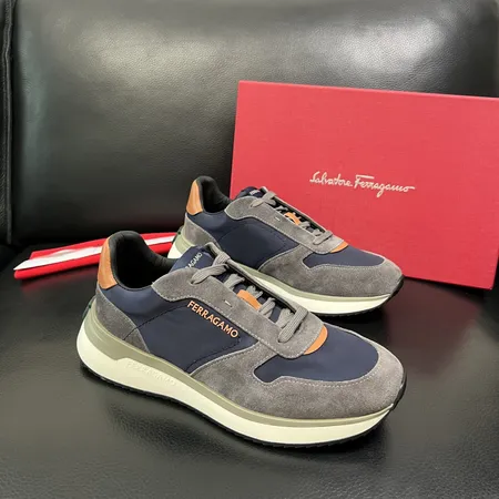 フェラガモ カジュアルシューズ