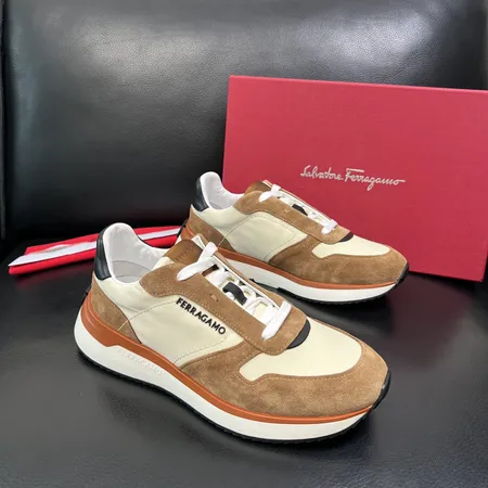 フェラガモ カジュアルシューズ