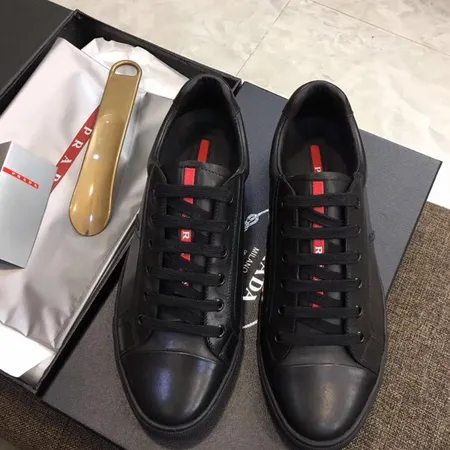 プラダ カジュアルシューズ