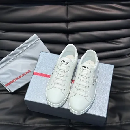 プラダ カジュアルシューズ