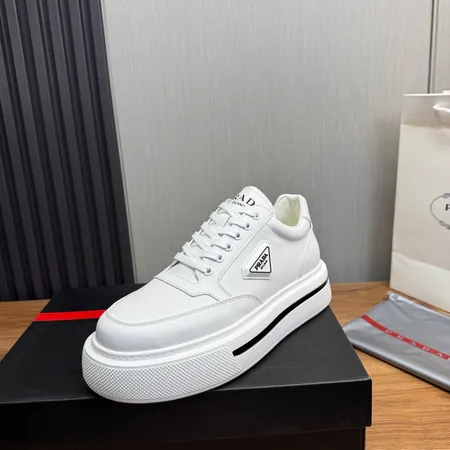 プラダ カジュアルシューズ