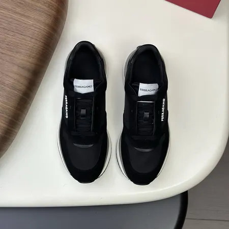 フェラガモ カジュアルシューズ