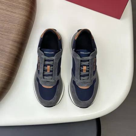 フェラガモ カジュアルシューズ