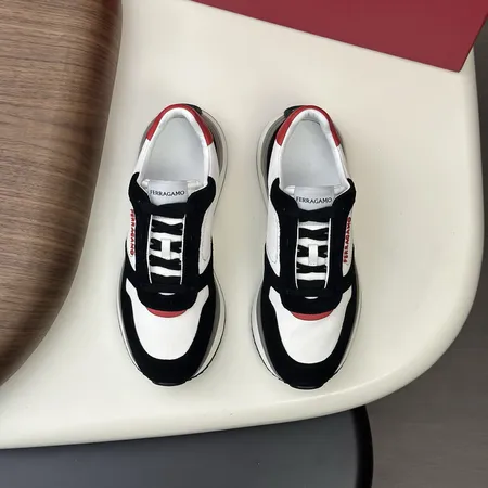 フェラガモ カジュアルシューズ