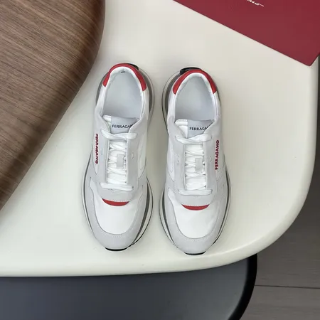 フェラガモ カジュアルシューズ