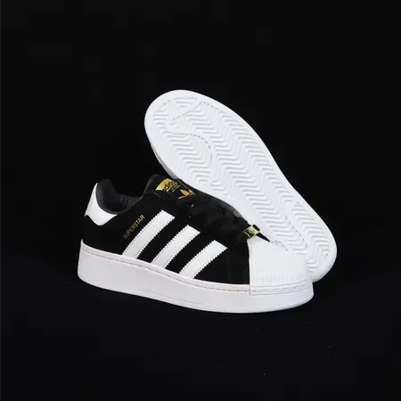 アディダス カジュアルシューズ