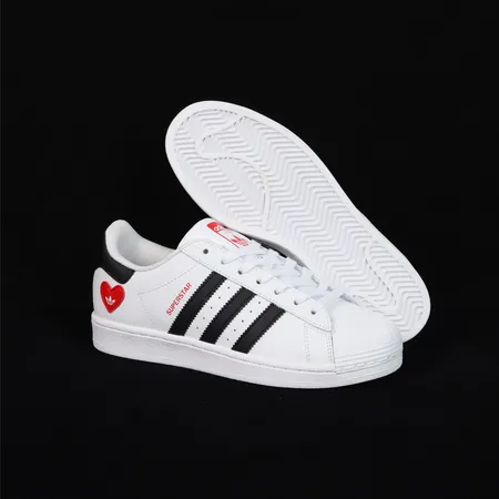 アディダス カジュアルシューズ