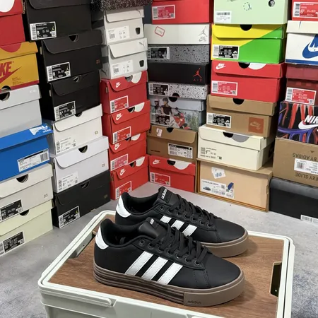 アディダス カジュアルシューズ