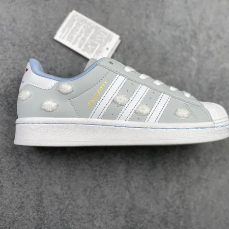 アディダス カジュアルシューズ