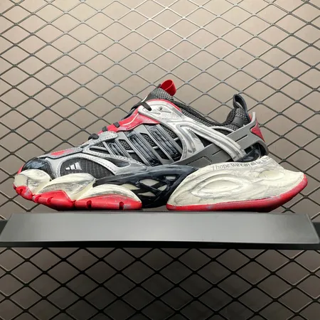 アディダス スニーカー