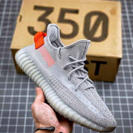 アディダス スニーカー