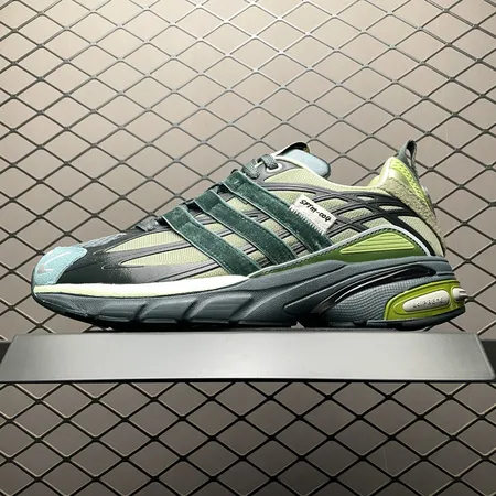 アディダス スニーカー