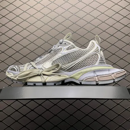 バレンシアガ スニーカー