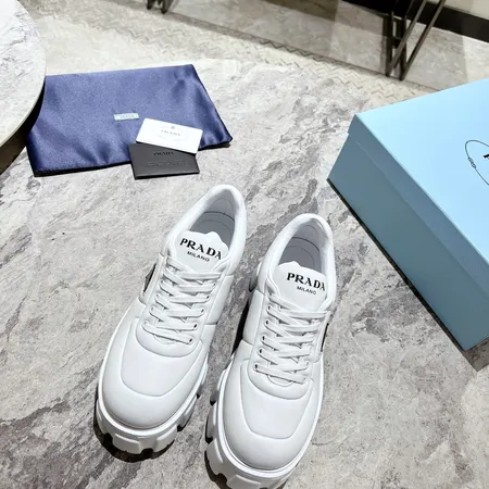 プラダ カジュアルシューズ