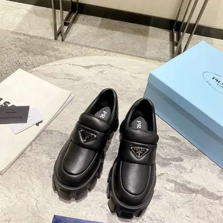 プラダ カジュアルシューズ