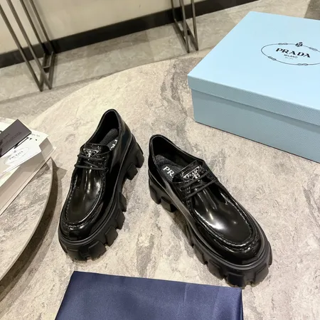 プラダ カジュアルシューズ