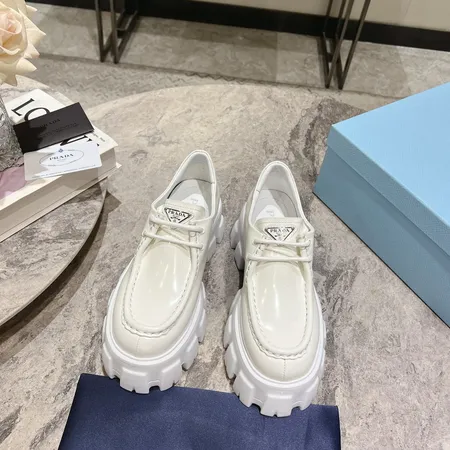 プラダ カジュアルシューズ