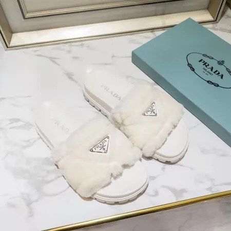プラダ スリッパ