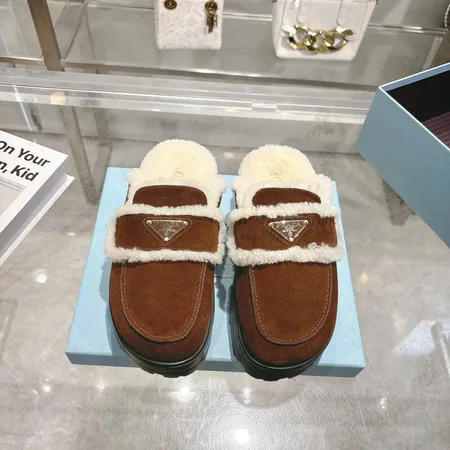 プラダ スリッパ