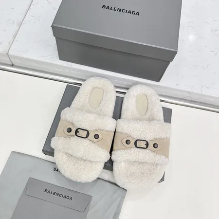 バレンシアガ スリッパ