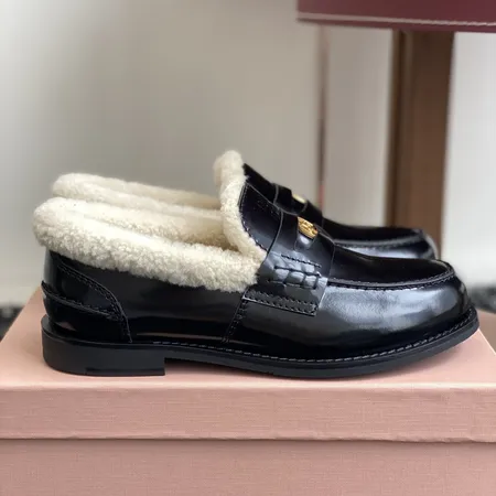 ミュウミュウ カジュアルシューズ