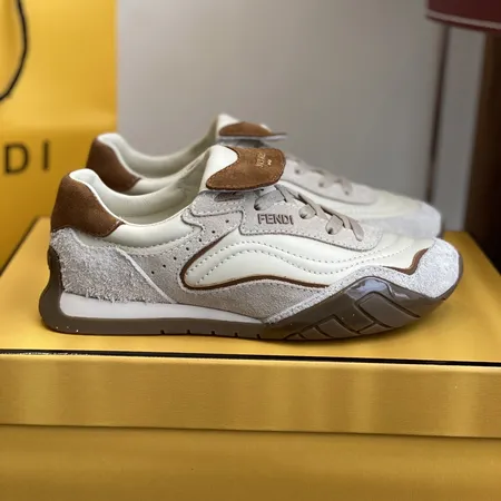 フェンディ カジュアルシューズ