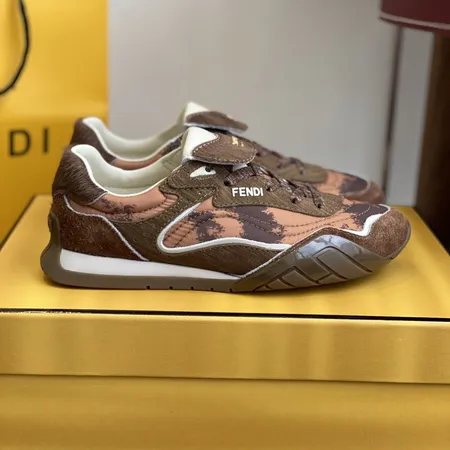 フェンディ カジュアルシューズ