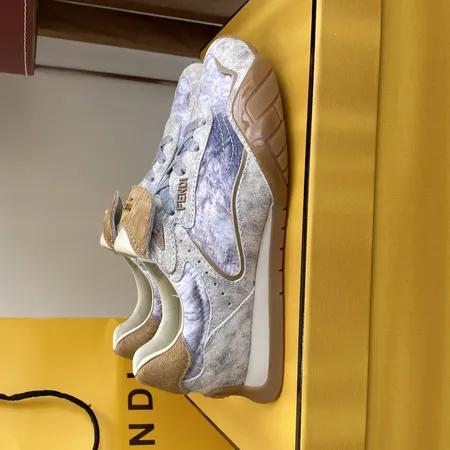 フェンディ カジュアルシューズ