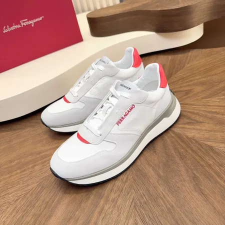 フェラガモ カジュアルシューズ