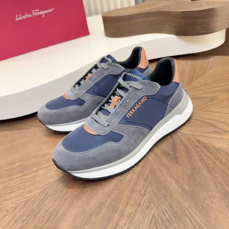 フェラガモ カジュアルシューズ