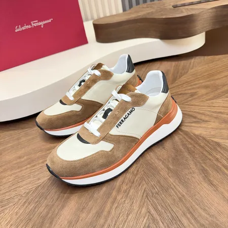 フェラガモ カジュアルシューズ