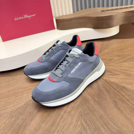 フェラガモ カジュアルシューズ