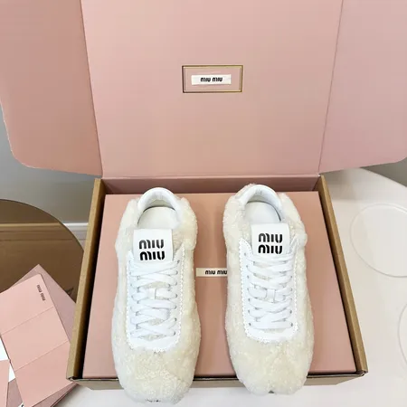 ミュウミュウ カジュアルシューズ