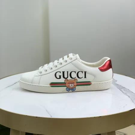 グッチ カジュアルシューズ