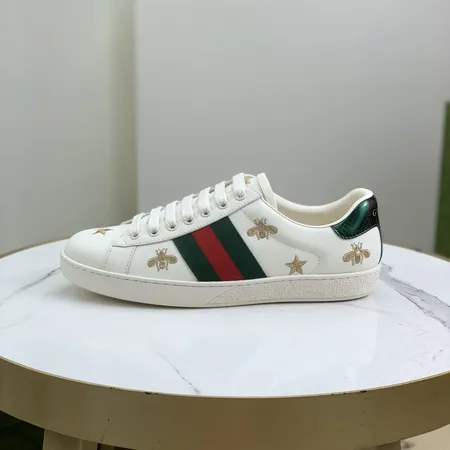 グッチ カジュアルシューズ