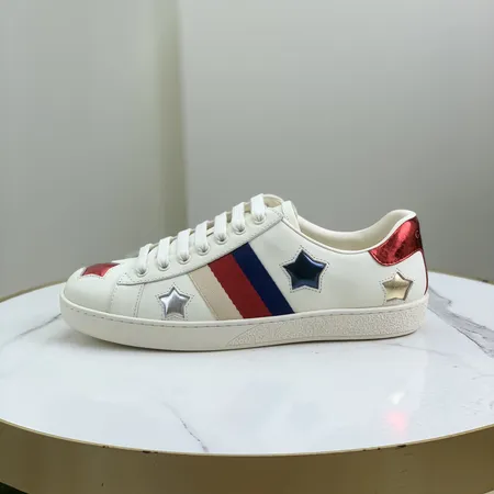 グッチ カジュアルシューズ