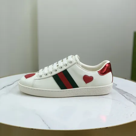 グッチ カジュアルシューズ