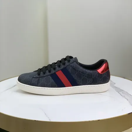 グッチ カジュアルシューズ