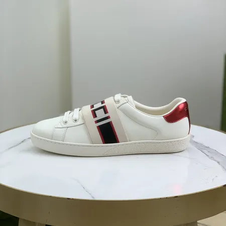 グッチ カジュアルシューズ