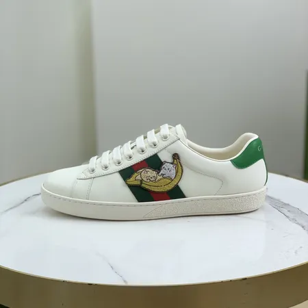 グッチ カジュアルシューズ