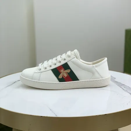 グッチ カジュアルシューズ