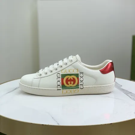 グッチ カジュアルシューズ